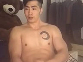 Asian muscular man wanking deric777 part 1