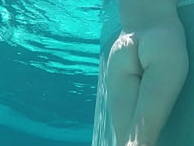 UNDERWATER VIEW OF ROXY GETTING FUCKED BY MOSSIMO