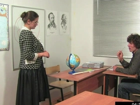 Russian teachers opt extra tutorial with lagging students 1
