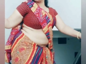 Sexy Bhabhi Dancing