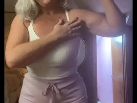 Curvy milf rosie on the move abroad the biceps in booty shorts