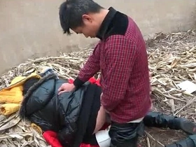 Chinese Couple Fucks Nearby Unseat