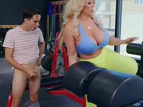 Milf rails curt cadger in the gym during isometrics