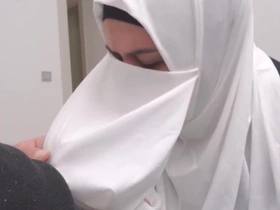 She Is Shocked !!! Dickflash To A Married Hijab Woman In The Hospital Waiting Compass