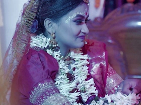 Desi Cute 18+ Girl Very 1st wedding ill-lit in the matter of her husband and Hard-core sex ( Hindi Audio )