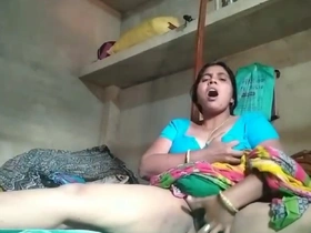 Indian hot aunty candid fussy fingering