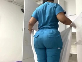 Paciente culona aceitada grabada en consultorio