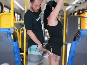 ABSURDO EM PUBLICO Thimbleful ÔNIBUS homem da esfrega o pau na morena ate gozar na sua bunda e vestido