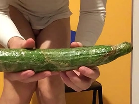30 centimeters of yearn cucumber for my very very hungry ass!